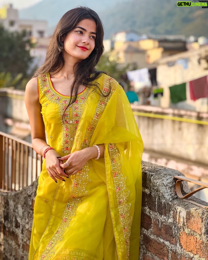 Kajal Sharma Instagram - 💛 . . . . . #explorer #instagram #indianwear