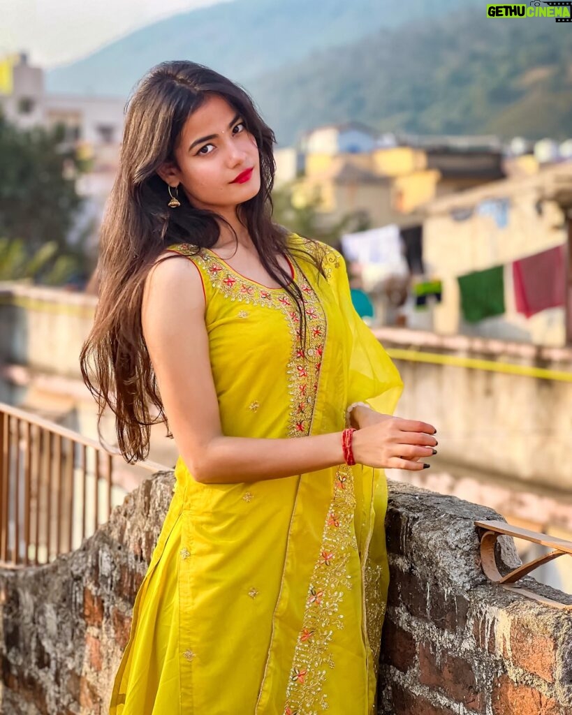 Kajal Sharma Instagram - 💛 . . . . . #explorer #instagram #indianwear