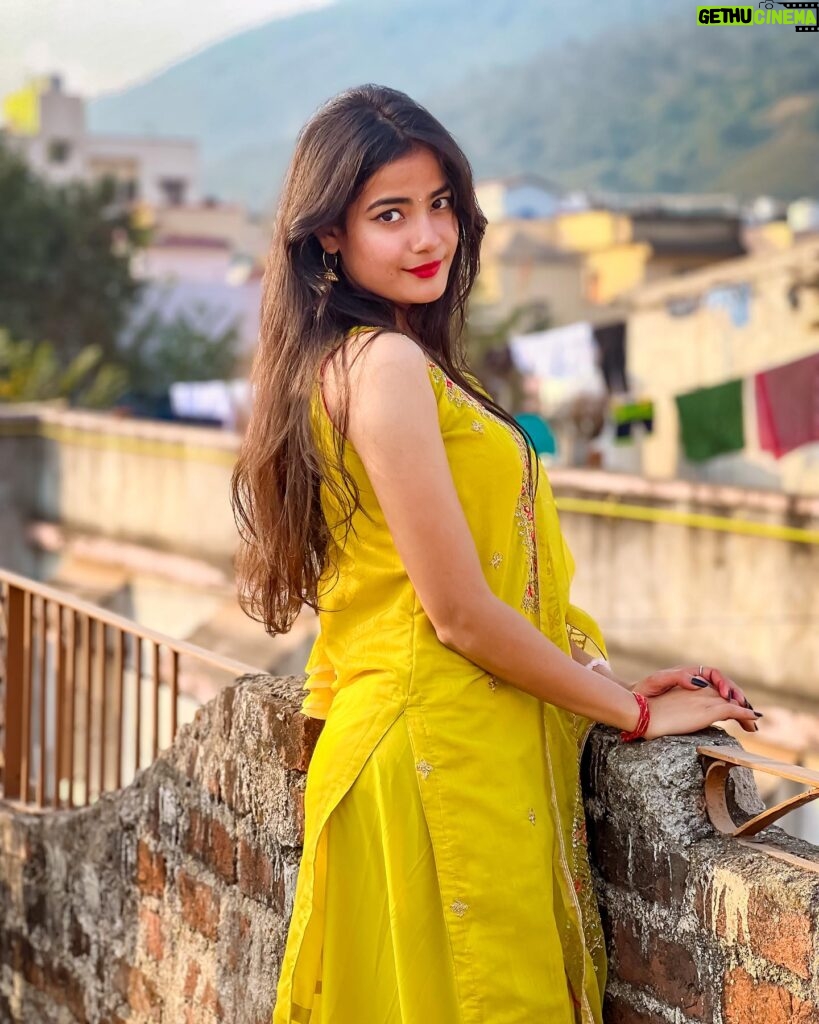 Kajal Sharma Instagram - 💛 . . . . . #explorer #instagram #indianwear