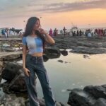 Kajal Sharma Instagram – Jitna bhi try kro, life mein kuch na kuch to chutega hi.. Toh jahan hai, Wahi ka maza lete hain.. ☀️🫶🏻
.
.
.
.
#explore #photooftheday #beach #mumbai