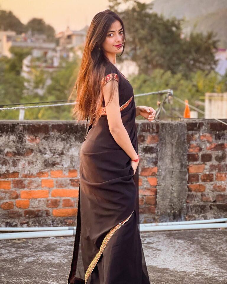 Kajal Sharma Instagram - 🖤 . . . . . . . #photography #indianwear #saree #blacksaree #explore