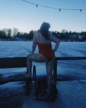 Kakan Hermansson Instagram - Reklam för egen verksamhet 
Ass, titties, bastu och bad och @maggiebykakan