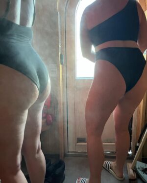 Kakan Hermansson Instagram - Reklam för egen verksamhet 
Ass, titties, bastu och bad och @maggiebykakan