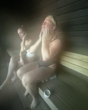 Kakan Hermansson Instagram - Reklam för egen verksamhet 
Ass, titties, bastu och bad och @maggiebykakan