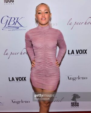 Kallee Brookes Instagram - Just be super confident and walk around like you’re a fucking super star and other people will believe it too! 😏🤩@rickkrusky @angelenomagazine #redcarpet