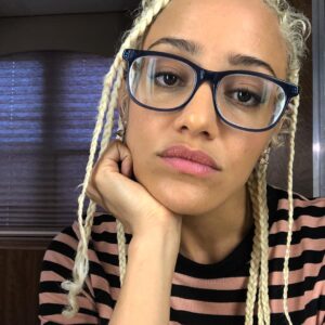 Kallee Brookes Instagram - Chillin in my trailer 🖤🤓