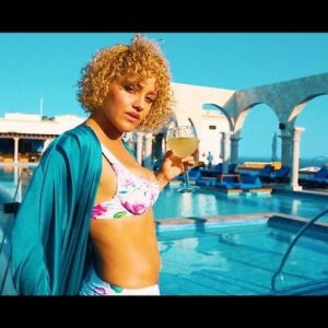 Kallee Brookes Instagram - Go watch my new music video “La Vida Loca” w/ @willhechtofficial 🌴🌊 The link is in my bio 😉 I directed and edited let me know what you think!!?