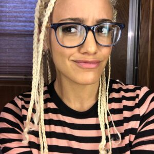 Kallee Brookes Instagram - Chillin in my trailer 🖤🤓