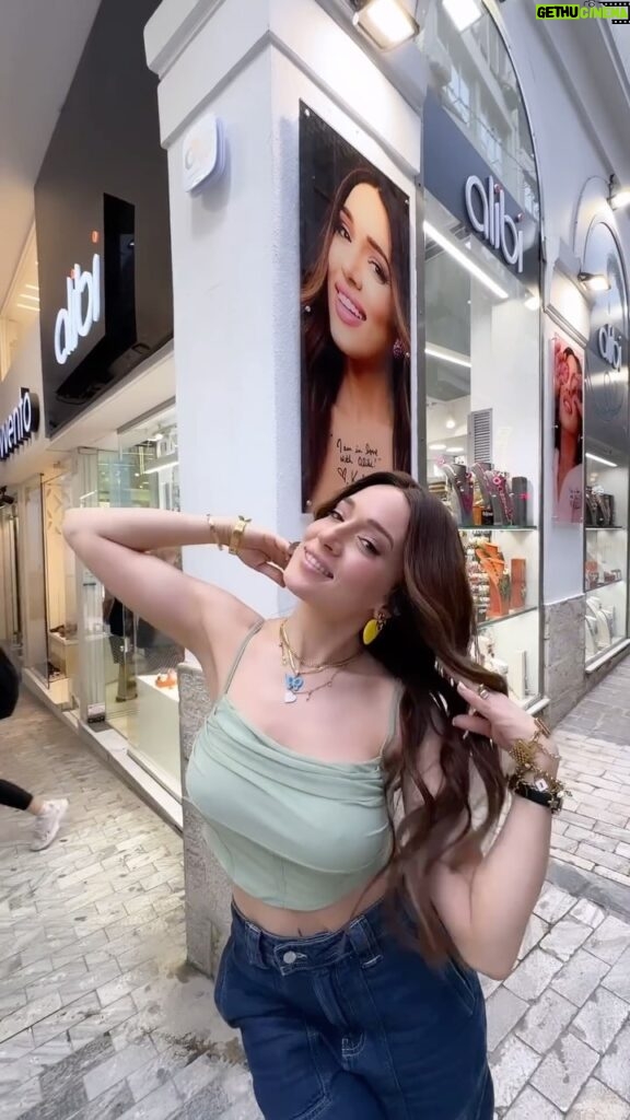 Kalomoira Sarantis Instagram - Η Καλομοίρα στο κατάστημα της @alibi_new_york στην Ερμού 🥰🙌 #Kalomira #Alibi #NewYork #Athens #Jewelry