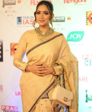 Kalpana Kalita Instagram - Filmfare Awards Assam 2024❤️. Wearing beautiful pure Muga silk sador mekhela by @pallavisilkwonders 🤍 Mua by @makeupartist_udipta