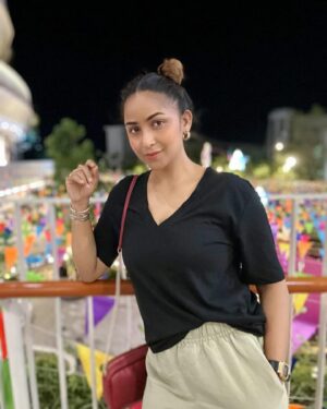 Kalpana Kalita Instagram - “Amidst life’s complexity, dare to remain simple, for therein lies the power to truly connect with your essence.”🤍💚💙