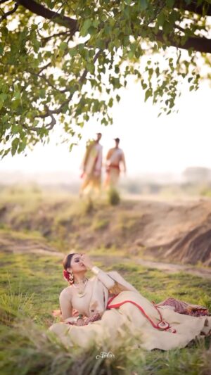 Kalpana Kalita Instagram - “Rajdulari”💕 Shoot for my favourite @makeupartistarup  Concept and Cosutume by @dipluhaz  Photographey by @pulak_kalita_photography  Video by @ankur__visuals  Jewellery by @assamesejewellerydoogdoogi
