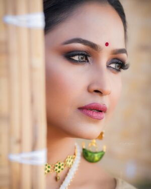 Kalpana Kalita Instagram - “ RAJDULARI “ 
A Conceptual Shoot By @dipluhaz 
beautiful @kalpana_kalita_official 
beautiful makeover by @makeupartistarup 
#pulakkalitaphotography 
#likeforlikes #conceptualphotography #royal #trendingreels #feed #instafeed #highlights