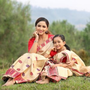 Kalpana Kalita Instagram - Bihur Morom❤️❤️ @pallavisilkwonders @mrigakshis_assamese_jewellery @zishaan_makeeup_artist @kamaldeyphotography