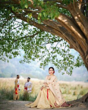 Kalpana Kalita Instagram - “ RAJDULARI “ 
A Conceptual Shoot By @dipluhaz 
beautiful @kalpana_kalita_official 
beautiful makeover by @makeupartistarup 
#pulakkalitaphotography 
#likeforlikes #conceptualphotography #royal #trendingreels #feed #instafeed #highlights