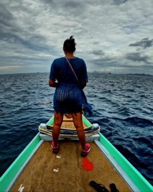 Kamakshi Bhaskarla Instagram - Traveling has always given me an opportunity to look within and examine my own thoughts and feelings. It is a way I learn to develop a deeper understanding of our existence and survival. This island hopping around Flores is worth remembering for life. I happened to go to the center of the sea to find manta Ray's, unfortunately I couldn't. But did my first snorkeling to find few beautiful corals and turtles and other sea beings.
. 
How many of you are Excited to see the underwater? Do comment. 
. 
. 
.
. 
. 
. 
. 
. 
#indonesia #travel #digitalmarketing #solotravel #indian  #photography