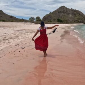 Kamakshi Bhaskarla Instagram - One of the best views of 2024! 💕
#pinkbeach
Pink Beach is located on the island of Komodo, which is one of the five islands that make up the Komodo National Park. The park is a UNESCO World Heritage site. The beach is named for its pink sand, which is caused by the presence of foraminifera, a type of microscopic marine organism. And the color is most vibrant at sunrise and sunset. The beach is also home to a variety of marine life, including sea turtles, manta rays, and dolphins. 
If you're looking for a beautiful and unique beach to visit in Indonesia, then Pink Beach is definitely worth a visit. It's a truly unforgettable experience.

. 
. 
. 
. 
. 
. 
. 
. 
. 
. 
. 
#love #travel #traveler #solo #instagood #indonesia #femaletraveler