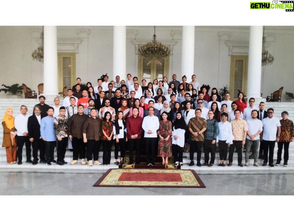 Kamasean Matthews Instagram - Met pak @jokowi today. Had a great time, good food, good talk, good people. May this meeting bring something great for our country, for the creative economy especially. God is good. 😊