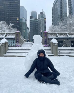 Kamasean Matthews Instagram - I made a snow beaaaaaaarrrr (took 4hours and 1 shoe change but we pulled through)
if you see this post bcs u saw the lil note i put on the bear, thank u for appreciating my masterpiece and making my day HAHAHA

swipe left to see how it started lol
