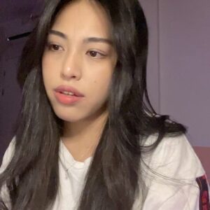 Kamasean Matthews Instagram - hi so uhm i wanted to post another cover on youtube but i just haven’t been feeling well and i have a lot on my plate rn, i’m so sorry, pls enjoy this one for now i’m feelin this song heaps rn so ya ok gnite lol 🎵 Long Distance - @brandy ♥