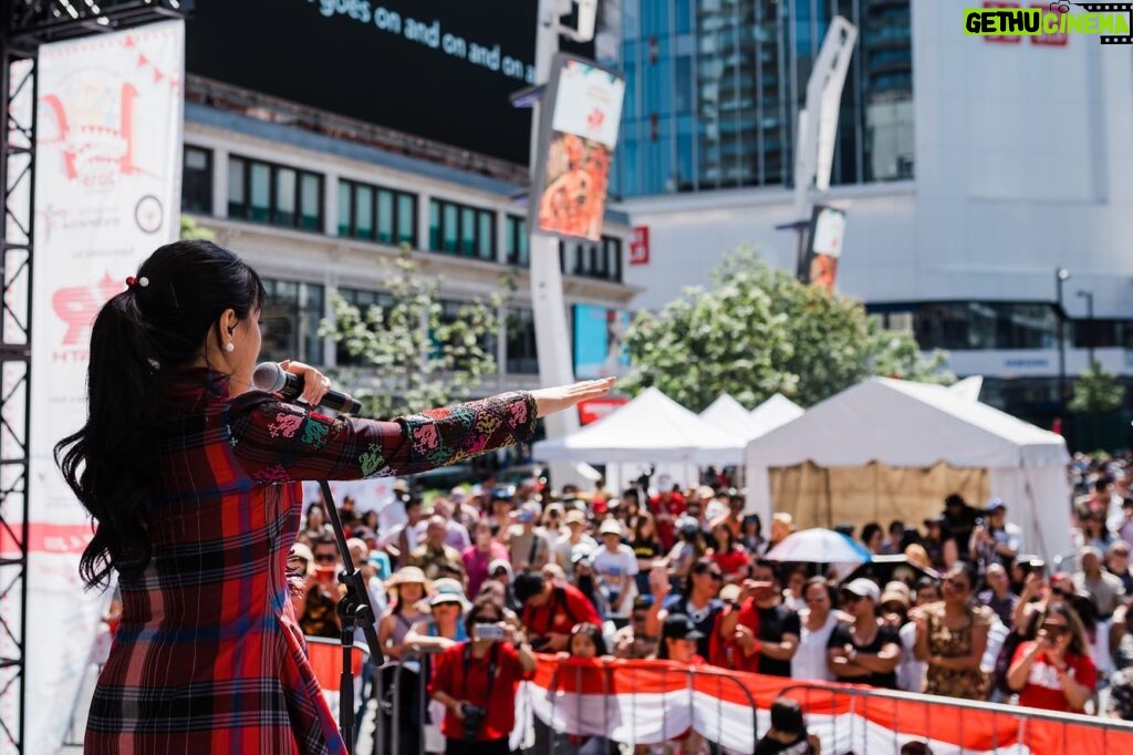 Kamasean Matthews Instagram - Toronto, you beaut Terima kasih♥️ 📷 @gavinlambert_s 👗 @dimassinggih #ISFToronto2019