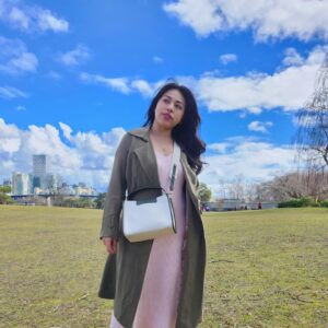 Kamasean Matthews Instagram - suka bgt tas @marhen.j.indonesia ini yg model Jay   warna Khaki, tasnya kicik tp muat banyaaaaak 💕

btw promo 1,5jt all items cuma smp tgl 21 April (iya BESOK TERAKHIR 🥹), kalian bs belanja online di website & app @istyleid, official store @marhen.j.indonesia di Tokped & Shopee, atau di offline store mereka di Jakarta, Bandung, Yogyakarta, Surabaya & Semarang! Buruaaaaaaan belanjaaaaaa 😤✊🏻💕