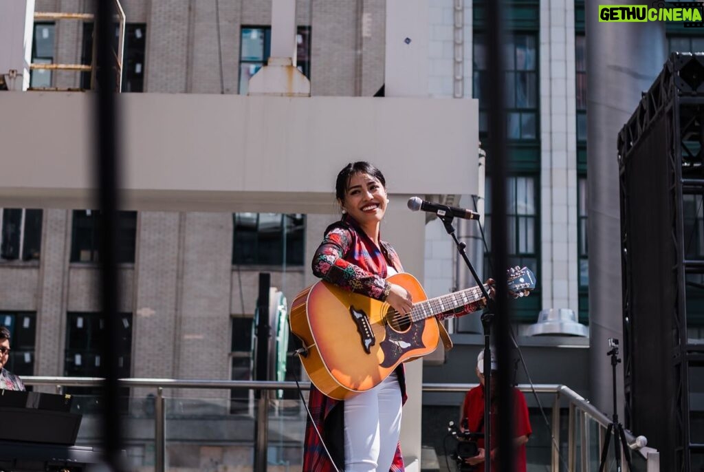 Kamasean Matthews Instagram - Toronto, you beaut Terima kasih♥️ 📷 @gavinlambert_s 👗 @dimassinggih #ISFToronto2019