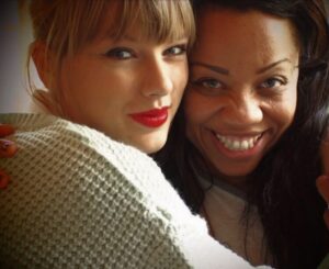 Kamilah Marshall Instagram - A BIRTHDAY POEM 😂

TRIPS around the SUN ☀️ 
With all their highs and lows🏔️
Somehow you just get BETTER ☺️
INSPIRED as I watch you grow🌻
Taking RISKS and MOVIN the needle 🪡 
Aging like FINE wine 🍷 
HAPPY birthday to you sweet friend 🎉
Let’s go on TOUR (again)✨

That LAST LINE needs WORK but I LOVE it and I LOVE you. 

HAPPY BIRTHDAY BEAUTIFUL @taylorswift
