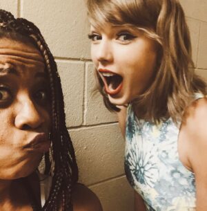 Kamilah Marshall Instagram - HAPPY HAPPY HAPPY BIRTHDAY to the ONE with the kindest HEART and the GREATEST wit!!! Every year you continue to INSPIRE and move us with your magical GIFT and for that I am forever GRATEFUL! THANK GOD you were BORN!!!💫Love you friend!!!!!🧡@taylorswift
•
•
📸: US