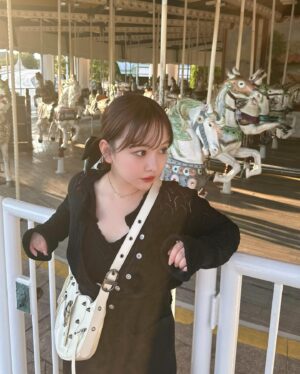 Kanako Hiramatsu Instagram - 生放送後にロケで
#横浜八景島シーパラダイス  へ✨
あじさい通りの取材に行きました！

どうぶつの森とコラボしてて
癒されました〜😭😭✨✨

可愛いbagは　@jwpei_official 

#どうぶつの森　#kanacofashion 
#jwpei_official  #jwpei #八景島