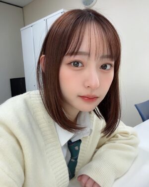 Kanami Takasaki Instagram - 制服〜🌸

先日 @quinbelle_omotesando さんで美容鍼をして頂きました☺︎
大切な撮影の前に行って顔を引き上げるようにしてるよ^ ^
鍼って最初は怖いイメージあるかもだけど、ちょっとチクってするくらいで全然耐えれるレベルだから通い続けられるよ🐱