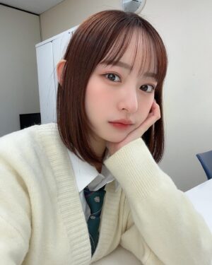 Kanami Takasaki Instagram - 制服〜🌸

先日 @quinbelle_omotesando さんで美容鍼をして頂きました☺︎
大切な撮影の前に行って顔を引き上げるようにしてるよ^ ^
鍼って最初は怖いイメージあるかもだけど、ちょっとチクってするくらいで全然耐えれるレベルだから通い続けられるよ🐱