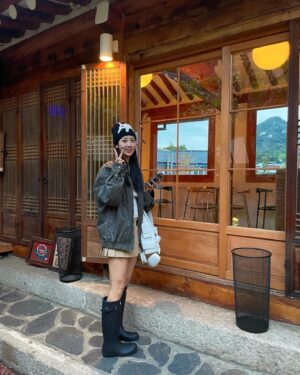 Kang Hye-yeon Instagram - 검은 고양이 네로 🐈‍⬛