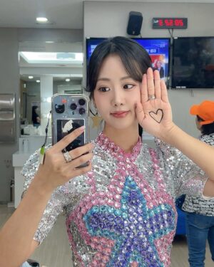 Kang Hye-yeon Instagram - 언니들고ㅏ 함께 해서 더 즐거운 더터럿쇼!🤍
신나버리니까