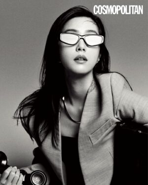 Kang Ji-young Instagram - Fearless. 

“처음부터 저는 전형적인 (모습의) 아나운서가 아니었고, 그 때문에 스트레스를 받기도 했어요. 그러다 어느 순간부터 ‘다르다는 걸 인정하자, 그냥 나의 길을 가자’는 마음가짐을 갖게 됐죠.“

더 많은 인터뷰 내용은 코스모폴리탄 3월호에 담겨있습니다. 

덕분에 이런 도전을 해볼 수 있었어요. 
코스모_FFF 선정도, 이런 색다른 모습도 고맙습니다💜@cosmopolitankorea