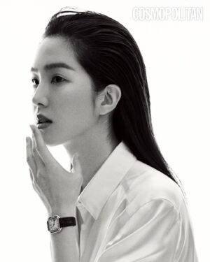 Kang Ji-young Instagram - Fearless. 

“처음부터 저는 전형적인 (모습의) 아나운서가 아니었고, 그 때문에 스트레스를 받기도 했어요. 그러다 어느 순간부터 ‘다르다는 걸 인정하자, 그냥 나의 길을 가자’는 마음가짐을 갖게 됐죠.“

더 많은 인터뷰 내용은 코스모폴리탄 3월호에 담겨있습니다. 

덕분에 이런 도전을 해볼 수 있었어요. 
코스모_FFF 선정도, 이런 색다른 모습도 고맙습니다💜@cosmopolitankorea