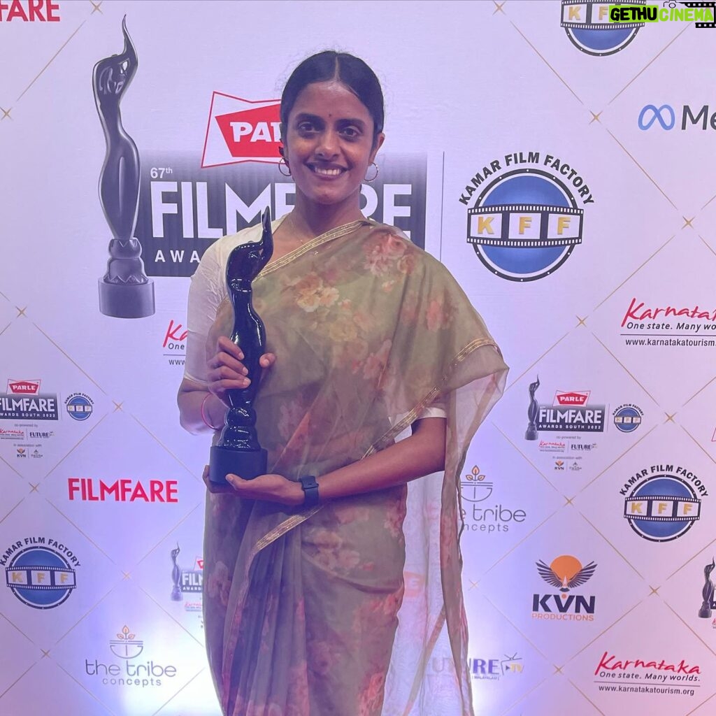 Kani Kusruti Instagram - One more @filmfare award and meeting this beautiful and amazing actress @lijomol ♥️