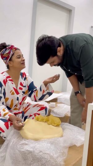 Kannika Snekan Instagram - @greymodedotin
Greymode - Connecting Traditions with Uruli. Sculpting Harmony in every nook. 

Don't just gift the gifts, Gift the bond ❤️ 
A single decor, where it can be used as a home decor, pooja, vastu benefit, gifts for birthday, house warming, anniversary, corporate gifts etc 

Uruli: A traditional habit of decoring flowers in a bowl at the entrance and the centre part of the temple to worship. Later, to receive the divine blessings in home, urulis are placed at the entrance of the home to bring positivity and auspiciousness. 

"One uruli a home attracts the positive at bay" 

Website 
greymode.in 
Contact: 9087723533
