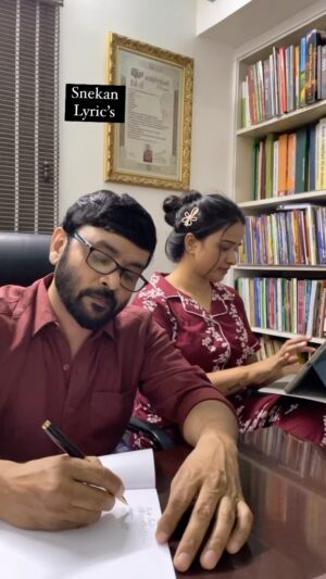 Kannika Snekan Instagram - @kavingarsnekan lyric’s 🖋📋
Song : manasukulle Dhagam 
Movie : Aautograph 
Music : Bharathwaj 
Director: cheran 

#kannikaravi #kannikasnekan #snekan #snekanlyrics #songs #lyric #lyricsvideo #reelsinstagram #90s #90skid #90skids