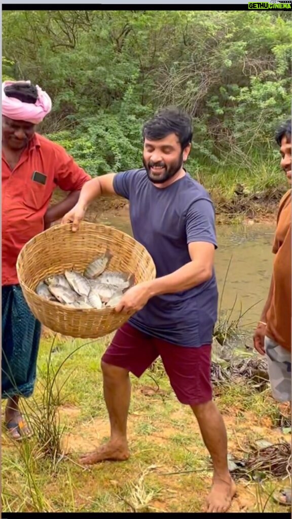 Kannika Snekan Instagram - Enga kulathu meen 🐠 🐟 full video only on Sneham talks YouTube channel🤞🏻😋 #fish #yummy #healthyfood #happymood😊 #peace #peaceful #nature #native