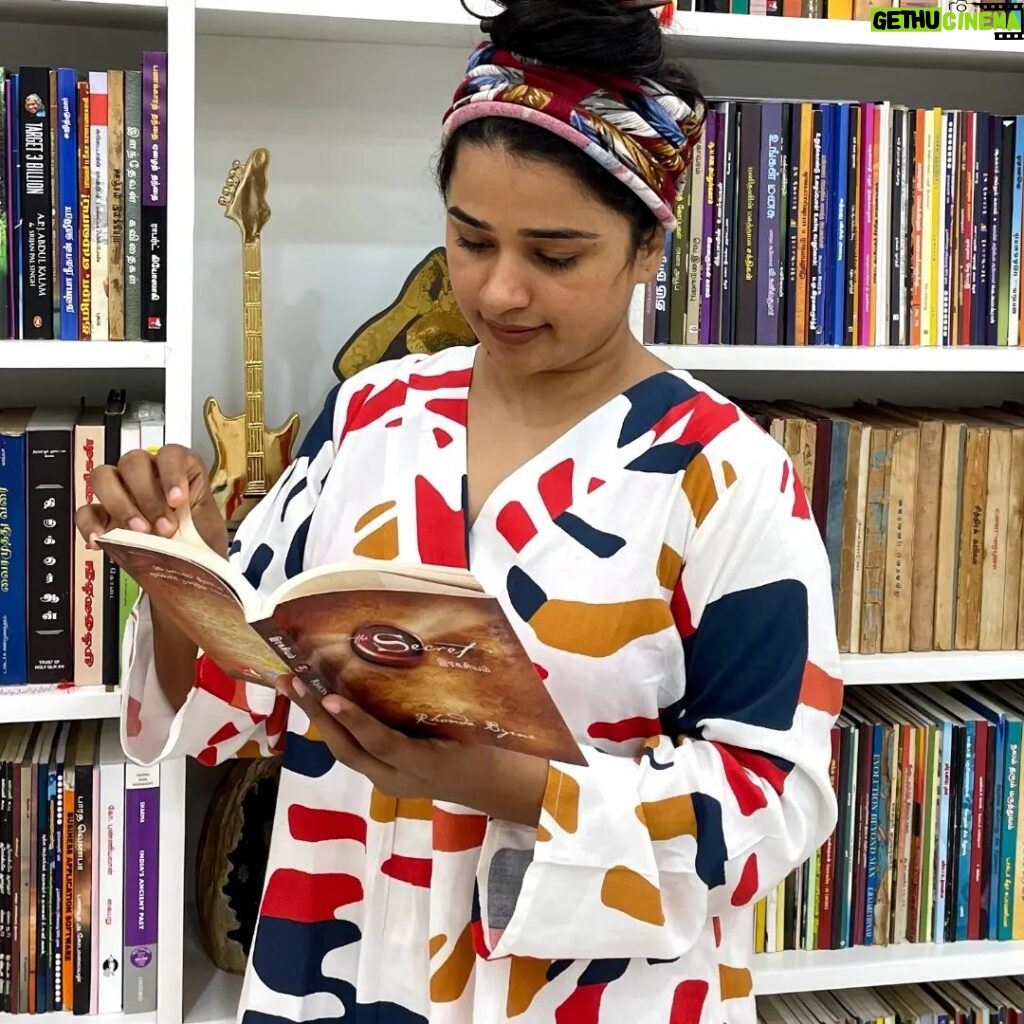 Kannika Snekan Instagram - The secret of my happiness "the secret" book📖 🤞🌿 Beautiful outfit @21c.co.in 👌 @aishwaryarajini #peace #joy #happy #divine #nature #god