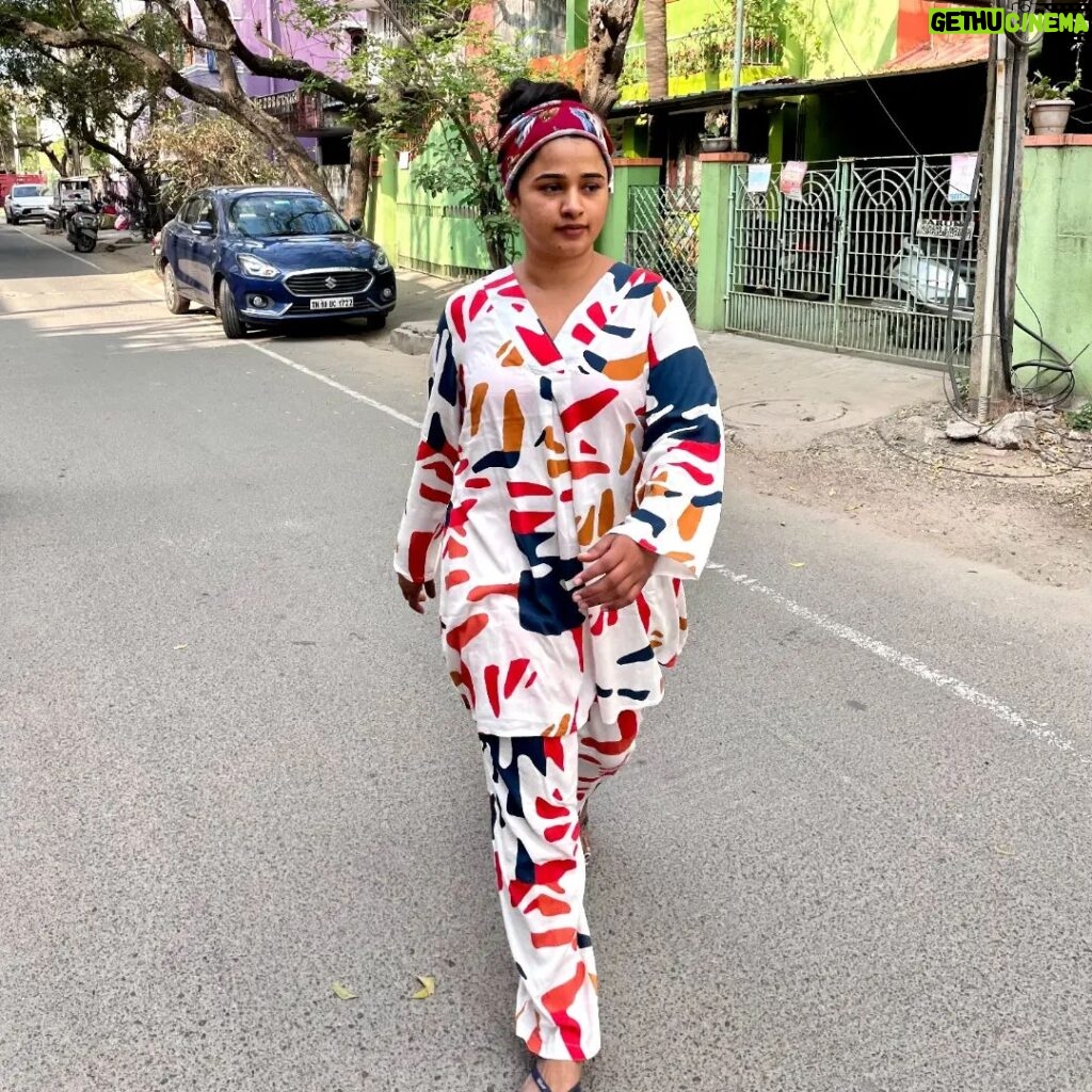 Kannika Snekan Instagram - The secret of my happiness "the secret" book📖 🤞🌿 Beautiful outfit @21c.co.in 👌 @aishwaryarajini #peace #joy #happy #divine #nature #god