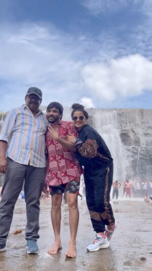 Kannika Snekan Instagram - En Birthday ku wish panna ellorukkum romba romba nanri love you lot guys ❤️🥰🤞🏻🌿🌸💐🎂🎼
திற்பரப்பு அருவி குமரி 💦🌿

#snekan  #birthday #travel #enjoy #love #care #peace #beatyfull #beach #falls #rain #enjoy #enjoyment #onetimelife