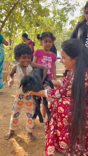 Kannika Snekan Instagram - @kavingarsnekan lyric’s 🖋📋 🥰🌿🤞🏻#paandavarpoomi 

#peace #god #nature #divin #native #happy #positive #thanjavur