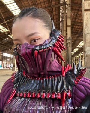 Kanon Miyahara Instagram - 仮面ライダーガッチャード33話
ご視聴ありがとうございました☺️✨

クロトーがレビスになったり…
ラケシスを思いすぎるがゆえの行動…
宮原としても心が痛かったです。
アクションどうでしたかね？

これから冥黒の三姉妹と
クロトーがどうなって行くのか
注目してみてください！

#仮面ライダーガッチャード #kamenrider #冥黒の三姉妹 #クロトー