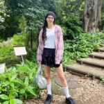 Kanon Miyahara Instagram - #かのんのしふく ちょっと肌寒かったから ビーニー被れて嬉しかった😎🤍 shirt: @shein_japan T shirt: @gap_jp pants: @aclent_official beanie: @wego_official shoes: @grounds.official