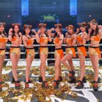 Kanon Miyahara Instagram - ラウンドガールを卒業しました🎓 大好きな格闘技という世界で ラウンドガールに憧れ2年間勤めさせていただき ありがとうございました☺️🌸 最後の大会に参加できず悔しかったですが 伊藤代表にご挨拶させていただいた時に かけていただいた言葉で本当に R-1SE Forceになれてよかったなと心から思えました。 伊藤代表本当にありがとうございました。 毎大会すごく楽しくてやりがいを感じ ラウンドガールだけではなく選手としても 試合に出させていただき まだまだチャレンジし続ける楽しさ 空手をやめてからまた試合に出るなんて 思ってもいなかったけど やってよかったと心の底から言えます。 本当にありがとうございました🥊🔥 そして私はこの2年間で 大きく成長させていただきました。 たくさんの方々と出会い 声かけていただいたり手を振ってくださる 皆様の笑顔が大好きでした！ これからはまたいち格闘技ファン　 RISEファンに戻ります😌 会場に出没すると思いますので 声かけてください✌️ 最後会場に駆けつけたらおっきな花束頂いちゃいました🥲🩷 幸せです。 ありがとうございます😭✨ 改めて2年間ありがとうございました！ 🔥🥊RISE最高🥊🔥 R-1SE Force2023 宮原華音