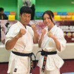 Kanon Miyahara Instagram - 香港嘅大家 初次見面，我叫宮原華音 今次喺香港拍戲，非常開心！你地都好貼心，我好鍾意你地！ 我會努力再有機會去香港演出，希望大家多多支持我。 宮原華音 ・・・・・・・・ 香港で打天下2が放送されてます。 10年越しの夢が叶った作品であり 私の初海外作品でもあります。 香港で夜から朝までずっと試合の撮影をして 大変やことも多かったけど 皆さんが本当に優しくてのびのびと やることできました🥋 写真はとんちゃんと☺️ @stephen_au_kam_tong