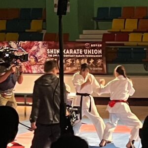 Kanon Miyahara Instagram - 香港嘅大家
初次見面，我叫宮原華音

今次喺香港拍戲，非常開心！你地都好貼心，我好鍾意你地！

我會努力再有機會去香港演出，希望大家多多支持我。

宮原華音

・・・・・・・・

香港で打天下2が放送されてます。
10年越しの夢が叶った作品であり
私の初海外作品でもあります。

香港で夜から朝までずっと試合の撮影をして
大変やことも多かったけど
皆さんが本当に優しくてのびのびと
やることできました🥋

写真はとんちゃんと☺️
@stephen_au_kam_tong