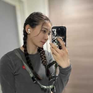 Kanon Miyahara Instagram - この髪型好きなんだけど
自分でできないからメイクさんに
やってもらった🫶

器用になりたい…